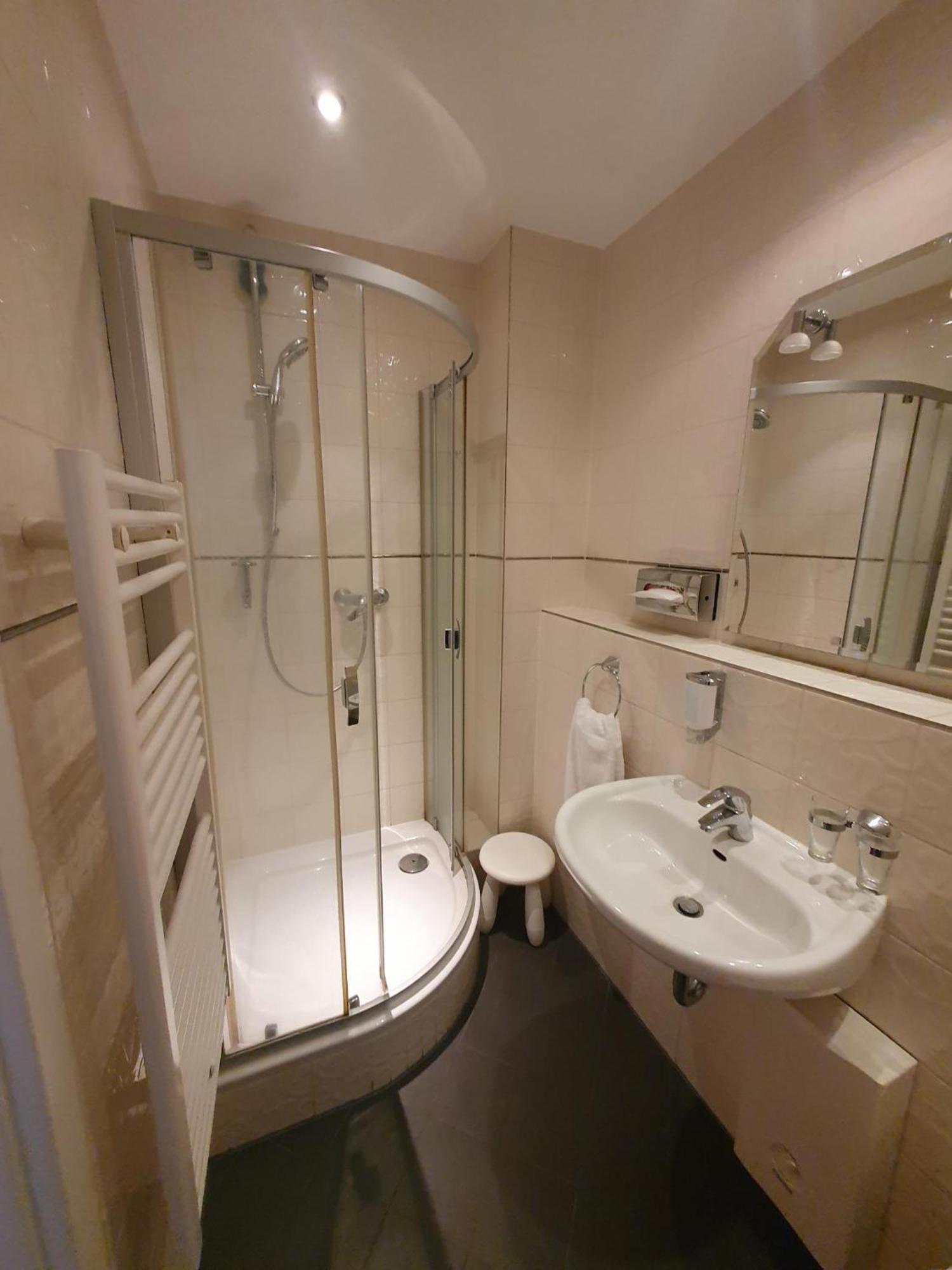 Die Villa, Zimmer 17, Dz Leverkusen Exteriér fotografie